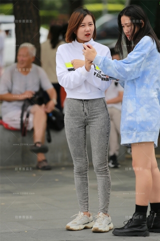 【玻璃赛贴】紧身裤短发学生妹