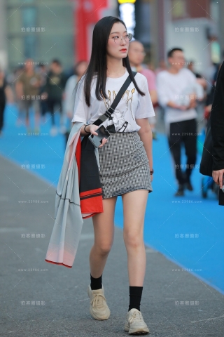 包臀裙长腿小妹