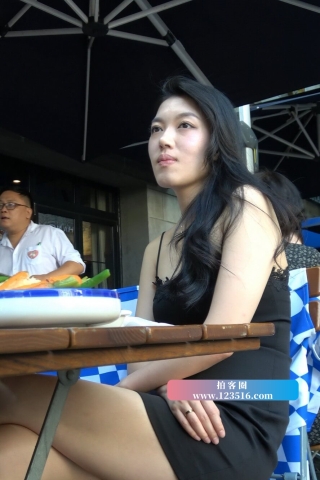 4K - 性感黑色短裙美女的下午茶时间 [1.88 GB/MP4]（视频版）