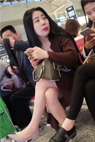 查看完整内容：4k视频，超甜美性感的美腿高跟鞋MM（视频版） - 共10张图片