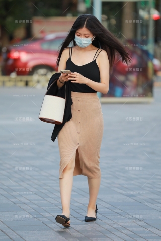【玻璃街拍】性感包臀裙美眉