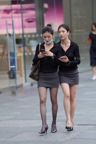 搭讪街拍美女美腿姐妹