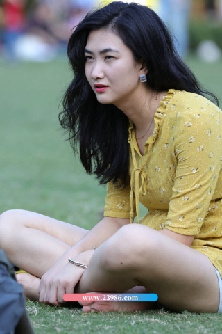 查看完整内容：漂亮美腿长发大美女 - 共33张图片