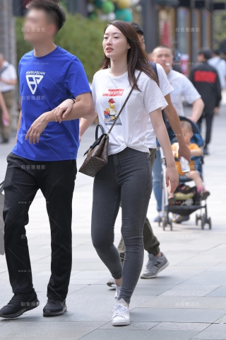 查看完整内容：灰色紧牛漂亮女友 - 共13张图片