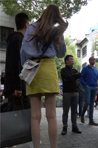 身材性感美腿黄色短裙墨镜女街拍 [1.38 GB/MP4]（视频版）