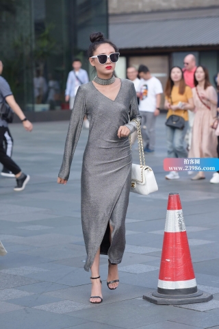 搭讪街拍灰色长裙高挑时尚女神