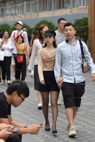 黑色短裙黑丝美女