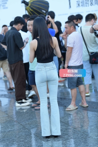 街拍紧牛长腿小姐姐（完整版）