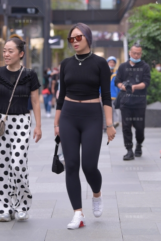 查看完整内容：经典黑，紧身裤 - 共16张图片