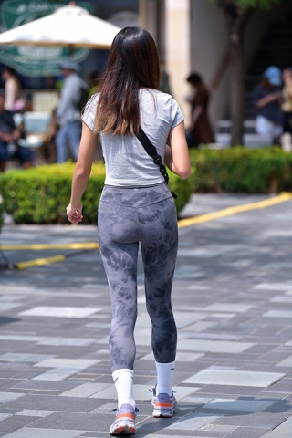 ★水墨灰紧身裤美女