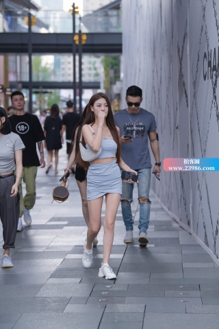 超短裙辣妹