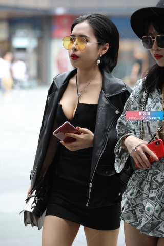 XING感低胸，包臀裙**