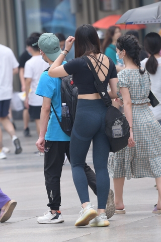 【视觉冲击赛贴】紧身翘臀美女