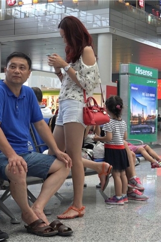 查看完整内容：气质小姐姐一双美足着实令人赏心悦目 [4.88 GB/MP4]（视频版） - 共10张图片