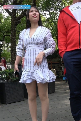 4K - 成熟性感短裙高跟美女 [1.65 GB/MP4]（视频版）