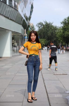 查看完整内容：T恤衫紧身牛仔裤美女 - 共15张图片