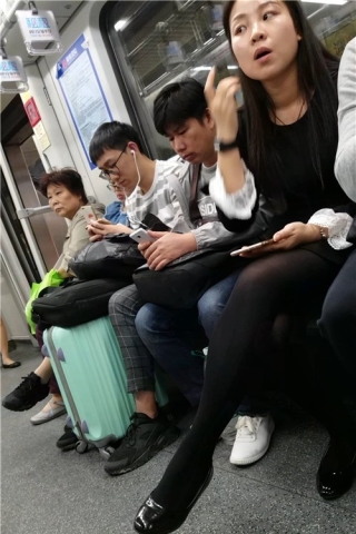地铁上的黑丝MM（视频版）