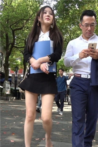 4k-美丽容颜短裙白皙美腿街拍美女 [908 MB]（视频版）