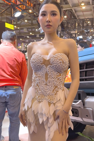 小露娜低胸装（完整版）