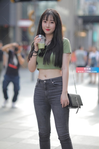 【补档】好可爱肉肉的大眼美眉