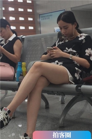 查看完整内容：车站候车室偶遇白皙长腿短裙运动鞋美眉。（视频版） - 共6张图片