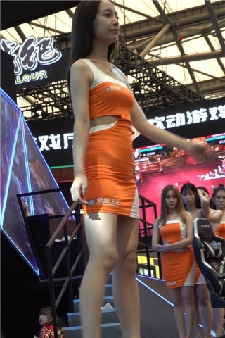 查看完整内容：4K 2018CJ舞台上的紧身裙美女showgirl [1.78 GB]（视频版） - 共8张图片