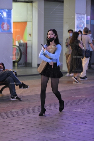 街拍超短裙小姐姐（完整版）