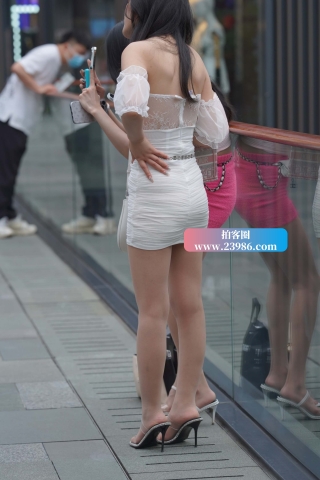 性感白色短裙丝袜美女