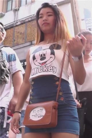 超短包臀牛仔裙肉臀大美人 [1.05 GB]（视频版）