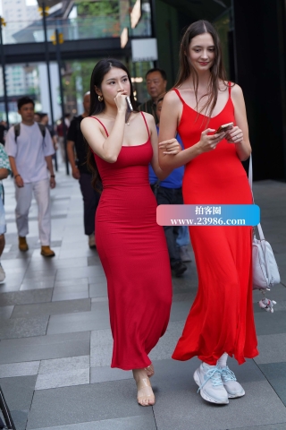 艳红长裙美女组合