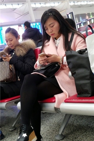 查看完整内容：4k-粉色毛呢长外套街拍黑丝美腿姐姐（视频版） - 共8张图片