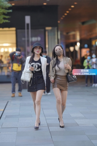 欣儿短裙肉丝高跟