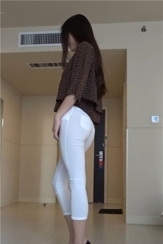 查看完整内容：紧身白裤黑高跟性感美女 [803 MB]（视频版） - 共8张图片