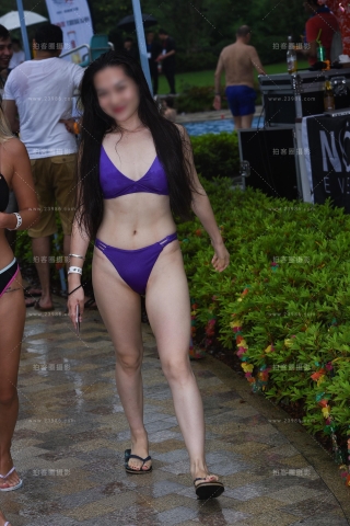 蓝色比基尼美**