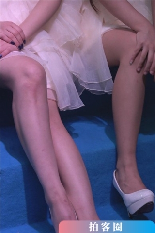 查看完整内容：甜美公主裙小美女，粉嫩酥胸微露乳沟很诱惑60167（视频版） - 共8张图片