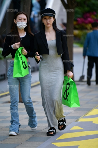 查看完整内容：★漂亮棉质长裙美女 - 共16张图片