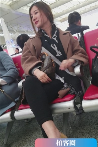 查看完整内容：4k-性感美腿头戴墨镜颜值爆表美女姐姐（视频版） - 共6张图片