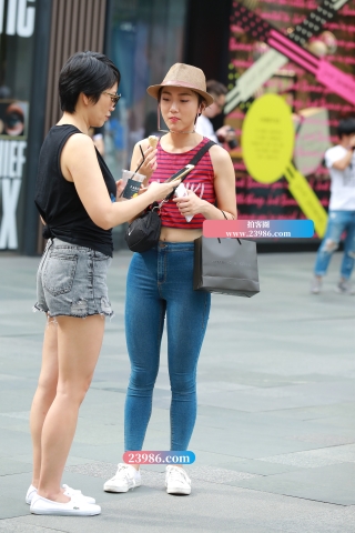 【视觉冲击赛帖】吃甜筒的紧牛美眉