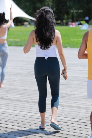 第1532篇★酷酷的紧身美女★