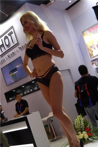 查看完整内容：洋模 [1.55 GB/MP4]（视频版） - 共6张图片