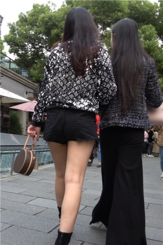 4k-街拍娇艳欲滴的热裤白皙美腿美女 [1.39 GB]（视频版）