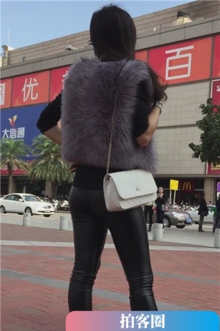 查看完整内容：街拍紧身蒲库俩姐妹 [628 MB]（视频版） - 共6张图片