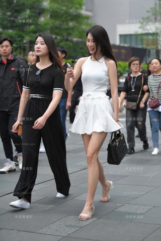 查看完整内容：迎面走来，就像一道风景 - 共20张图片