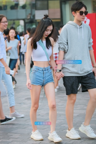 甜美女友 肤白腰细很可爱