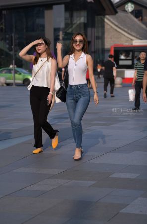 查看完整内容：搭讪紧牛美女 - 共25张图片