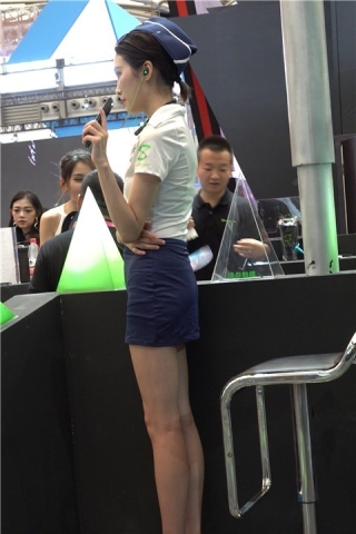 查看完整内容：4K 性感制服美腿showgirl美女姐姐 [560 MB]（视频版） - 共8张图片