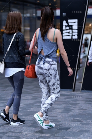 【小默赛帖】第1625篇★漂亮的紧身美女★