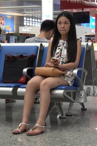 查看完整内容：呆萌可爱的连衣裙玉足气质美女 [2.20 GB/MP4]（视频版） - 共10张图片