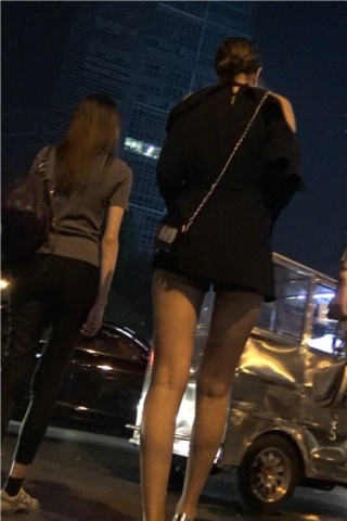 查看完整内容：4k超清，苗条身材小短热裤气质美女 [1.87 GB]（视频版） - 共6张图片