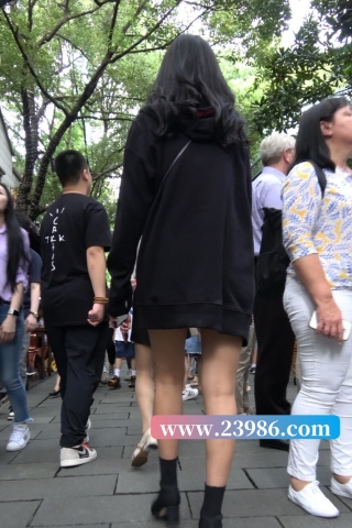 查看完整内容：4K - 街拍长靴黑色卫衣小美女 [2.02 GB/MP4]（视频版） - 共8张图片